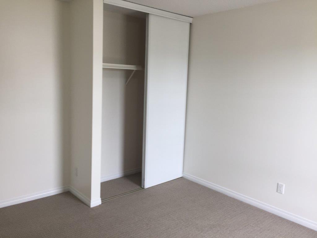 *** DISCOVER This DELIGHTFUL Family Townhome with Attached GARAGE *** - Thumbnail 41