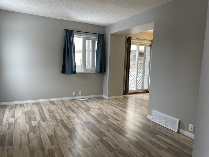 >>> BIG Kitchen * FRESH Paint * LVP Floors * Fully-Upgraded 3-Bedroom Home >>> COME SEE! <<< - Thumbnail 2