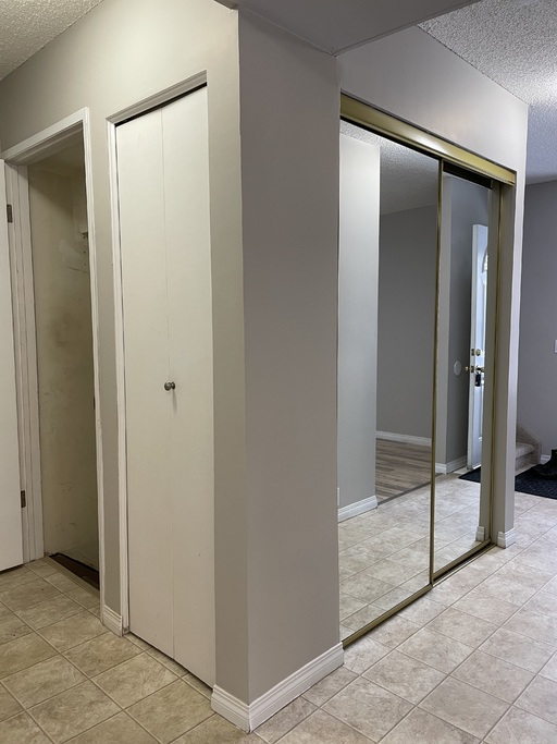 >>> BIG Kitchen * FRESH Paint * LVP Floors * Fully-Upgraded 3-Bedroom Home >>> COME SEE! <<< - Thumbnail 9