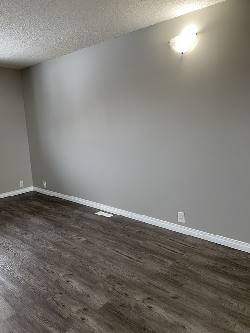 >>> BIG Kitchen * FRESH Paint * LVP Floors * Fully-Upgraded 3-Bedroom Home >>> COME SEE! <<< - Thumbnail 21