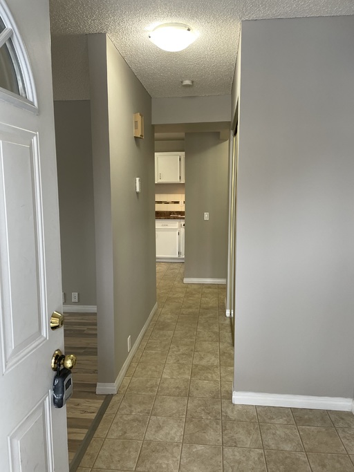 >>> BIG Kitchen * FRESH Paint * LVP Floors * Fully-Upgraded 3-Bedroom Home >>> COME SEE! <<< - Thumbnail 7