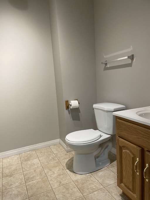 >>> BIG Kitchen * FRESH Paint * LVP Floors * Fully-Upgraded 3-Bedroom Home >>> COME SEE! <<< - Thumbnail 28