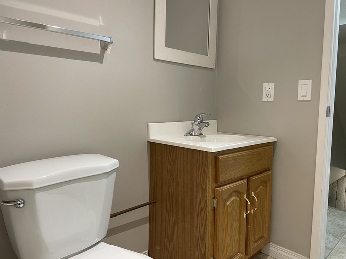 >>> BIG Kitchen * FRESH Paint * LVP Floors * Fully-Upgraded 3-Bedroom Home >>> COME SEE! <<< - Thumbnail 30