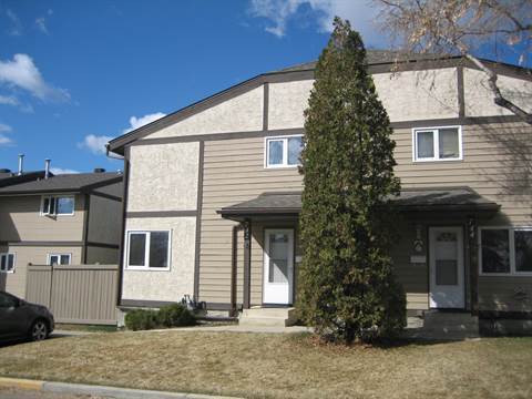 >>> BIG Kitchen * FRESH Paint * LVP Floors * Fully-Upgraded 3-Bedroom Home >>> COME SEE! <<< - Thumbnail 40