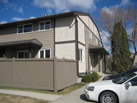 >>> BIG Kitchen * FRESH Paint * LVP Floors * Fully-Upgraded 3-Bedroom Home >>> COME SEE! <<< - Thumbnail 37