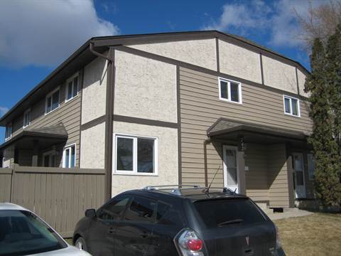 >>> BIG Kitchen * FRESH Paint * LVP Floors * Fully-Upgraded 3-Bedroom Home >>> COME SEE! <<< - Thumbnail 41