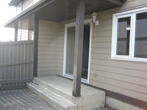 >>> BIG Kitchen * FRESH Paint * LVP Floors * Fully-Upgraded 3-Bedroom Home >>> COME SEE! <<< - Thumbnail 44