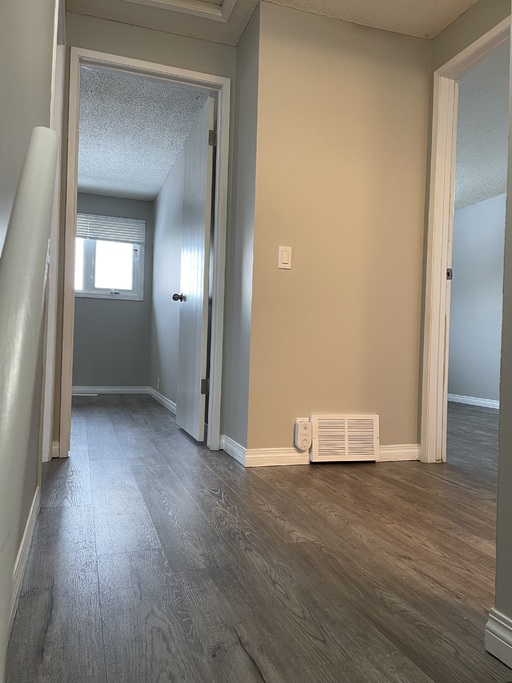 >>> BIG Kitchen * FRESH Paint * LVP Floors * Fully-Upgraded 3-Bedroom Home >>> COME SEE! <<< - Image 1