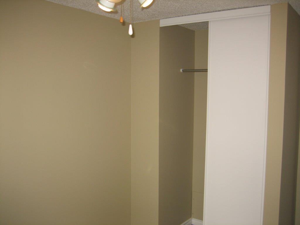 QUALITY 3-Bedroom Townhome ~ 1100 sqft ~ Rented NOW! - Thumbnail 58