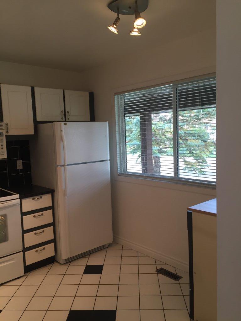 QUALITY 3-Bedroom Townhome ~ 1100 sqft ~ Rented NOW! - Thumbnail 25