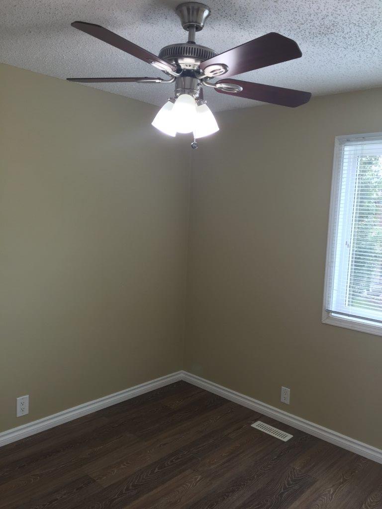 QUALITY 3-Bedroom Townhome ~ 1100 sqft ~ Rented NOW! - Thumbnail 38