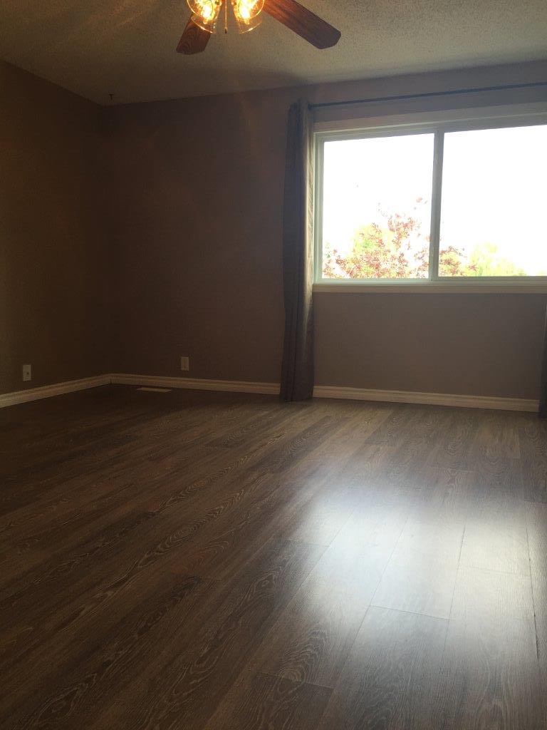 QUALITY 3-Bedroom Townhome ~ 1100 sqft ~ Rented NOW! - Thumbnail 39
