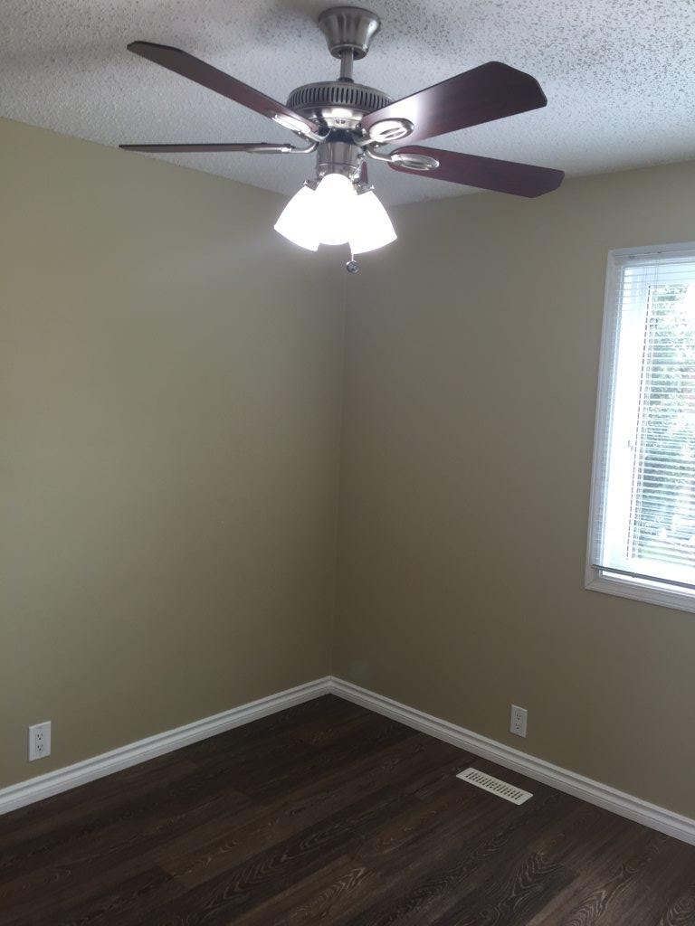 QUALITY 3-Bedroom Townhome ~ 1100 sqft ~ Rented NOW! - Thumbnail 41