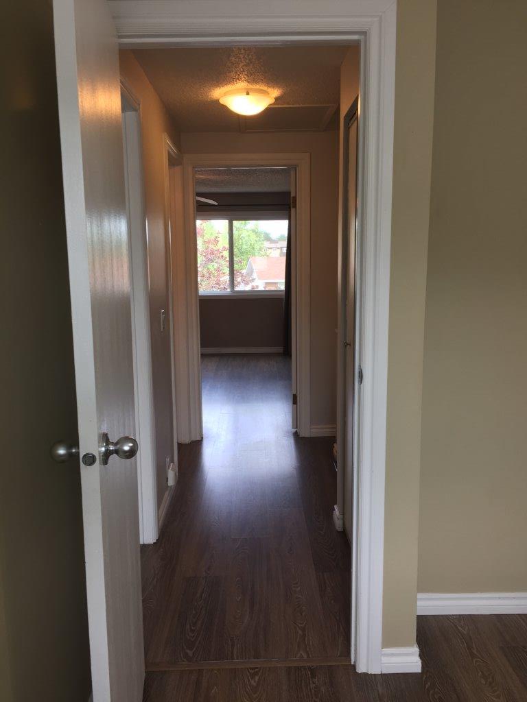 QUALITY 3-Bedroom Townhome ~ 1100 sqft ~ Rented NOW! - Thumbnail 5