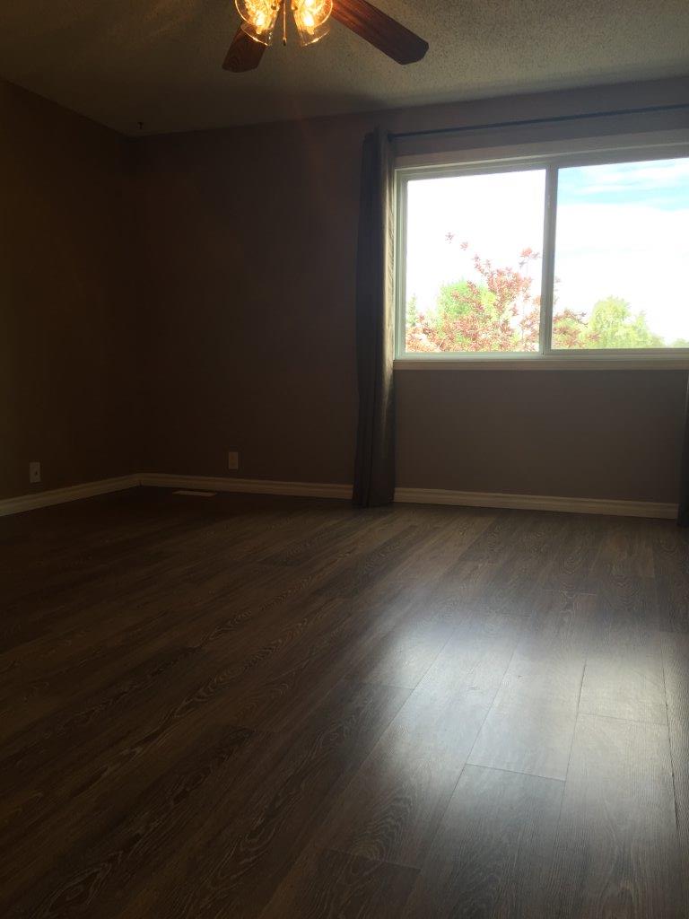 QUALITY 3-Bedroom Townhome ~ 1100 sqft ~ Rented NOW! - Thumbnail 42