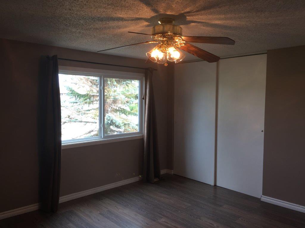 QUALITY 3-Bedroom Townhome ~ 1100 sqft ~ Rented NOW! - Thumbnail 43