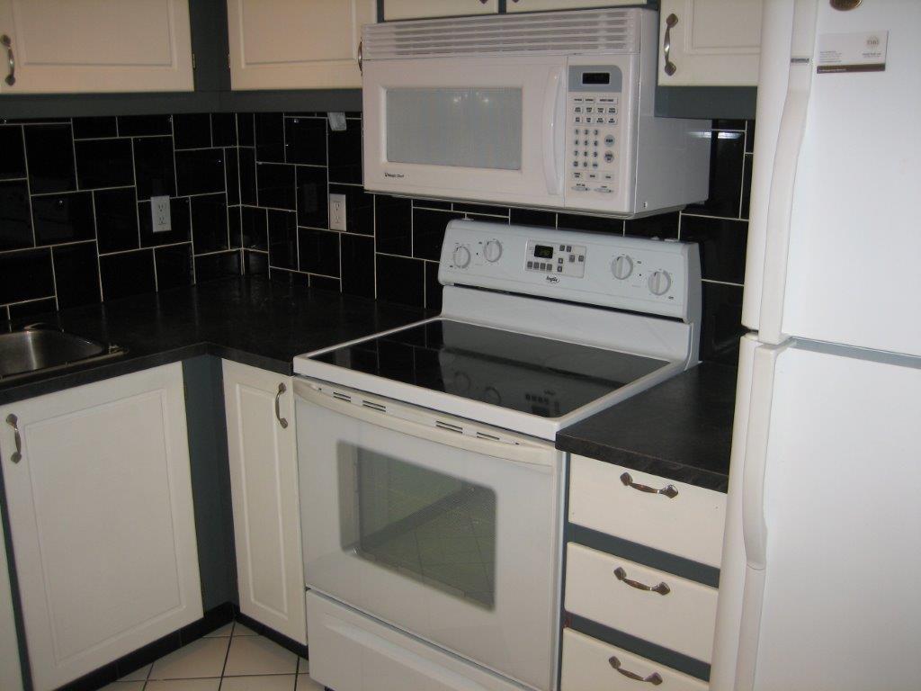 QUALITY 3-Bedroom Townhome ~ 1100 sqft ~ Rented NOW! - Thumbnail 32