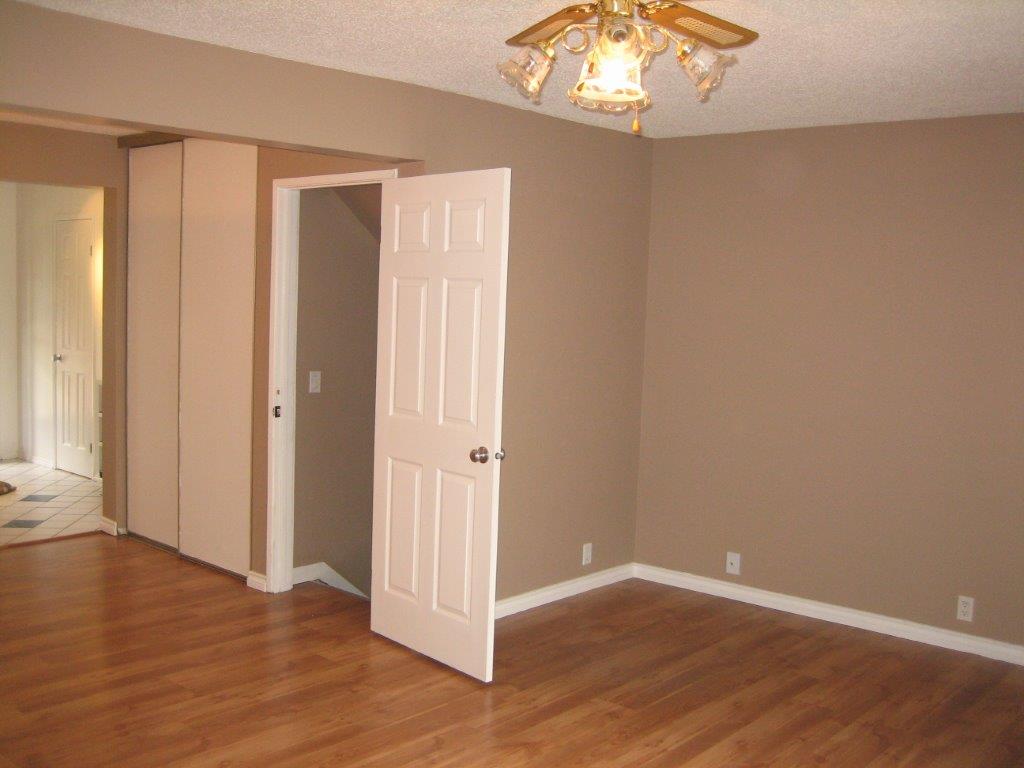 QUALITY 3-Bedroom Townhome ~ 1100 sqft ~ Rented NOW! - Thumbnail 44