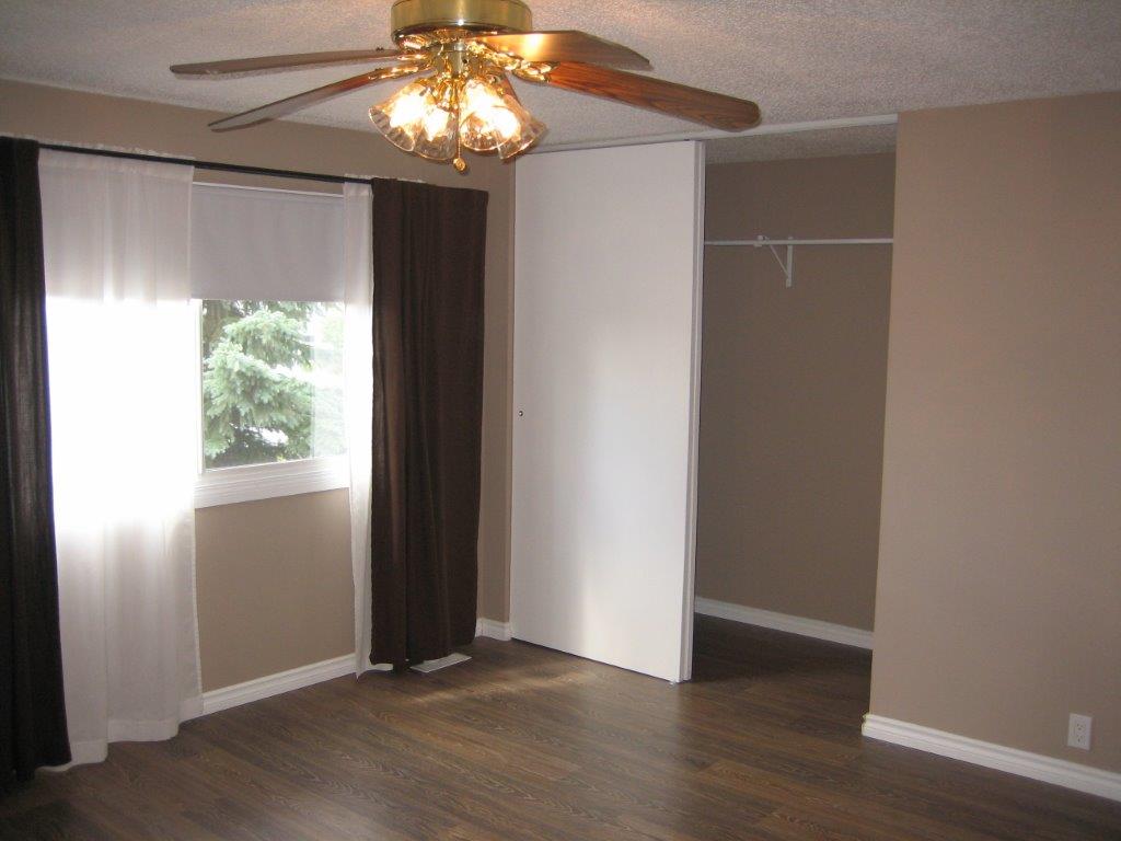 QUALITY 3-Bedroom Townhome ~ 1100 sqft ~ Rented NOW! - Thumbnail 45