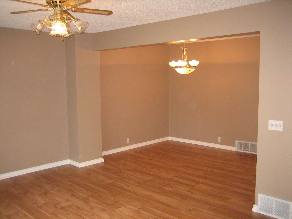 QUALITY 3-Bedroom Townhome ~ 1100 sqft ~ Rented NOW! - Thumbnail 7