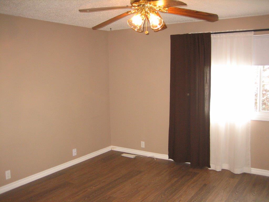 QUALITY 3-Bedroom Townhome ~ 1100 sqft ~ Rented NOW! - Thumbnail 46