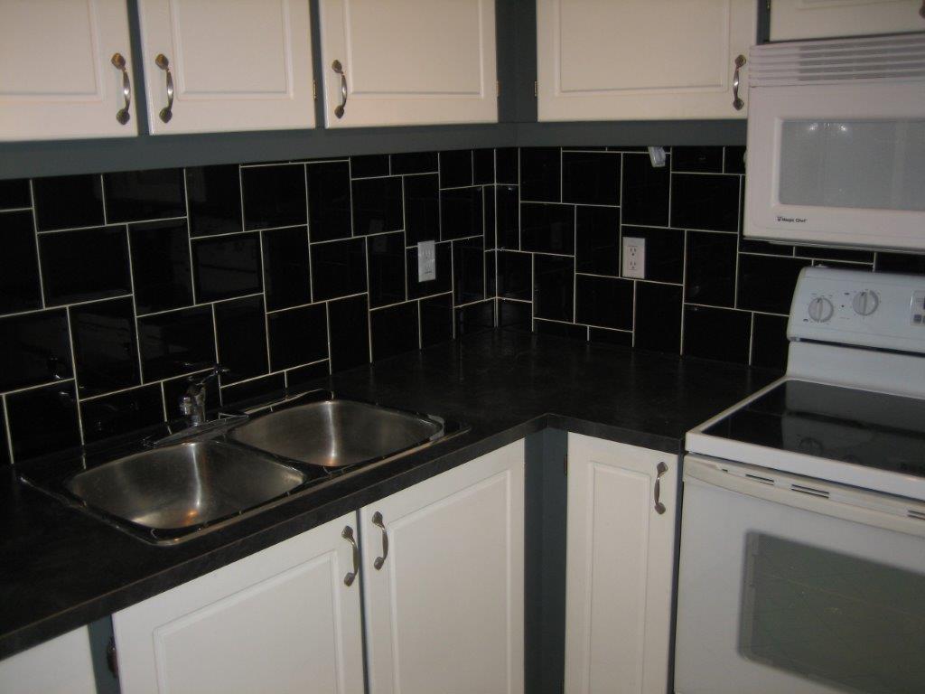 QUALITY 3-Bedroom Townhome ~ 1100 sqft ~ Rented NOW! - Thumbnail 33