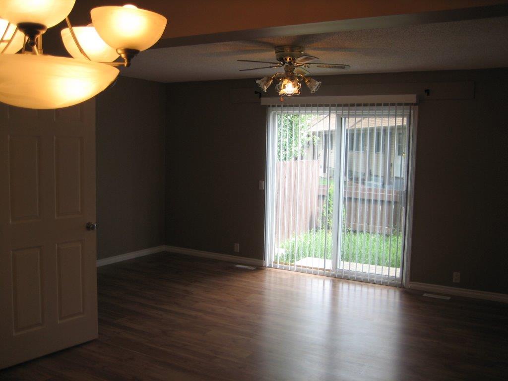 QUALITY 3-Bedroom Townhome ~ 1100 sqft ~ Rented NOW! - Thumbnail 9