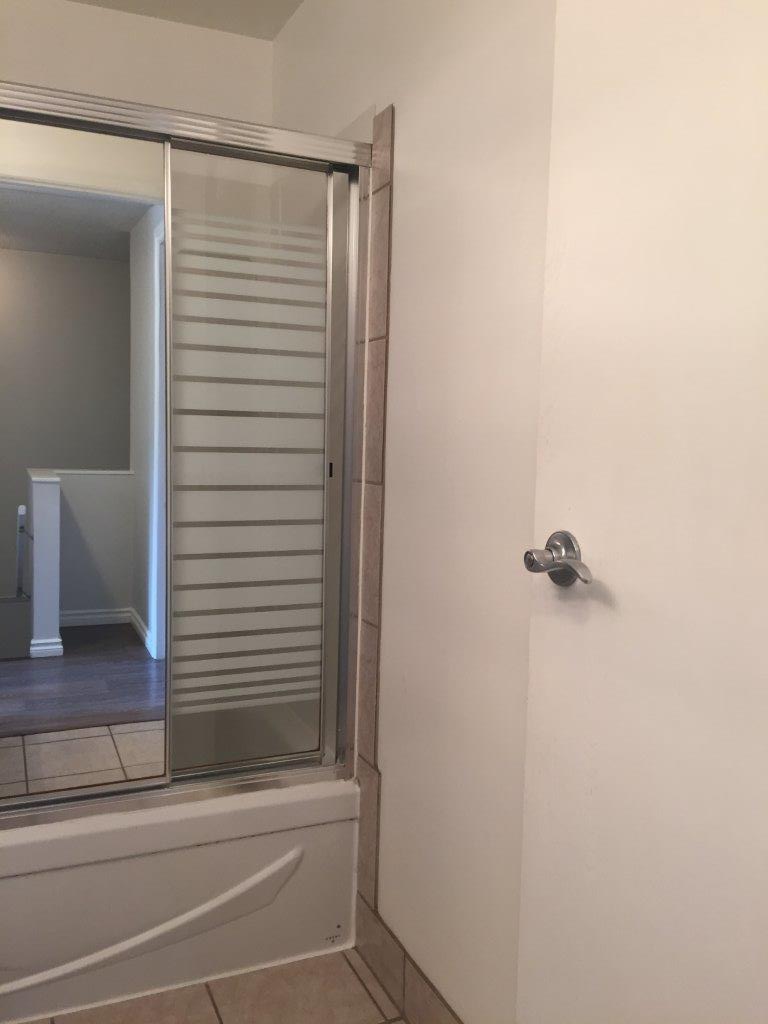 QUALITY 3-Bedroom Townhome ~ 1100 sqft ~ Rented NOW! - Thumbnail 72