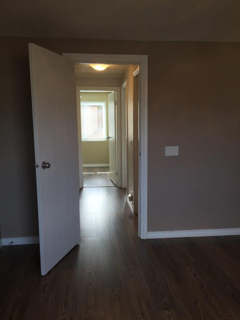 QUALITY 3-Bedroom Townhome ~ 1100 sqft ~ Rented NOW! - Thumbnail 17
