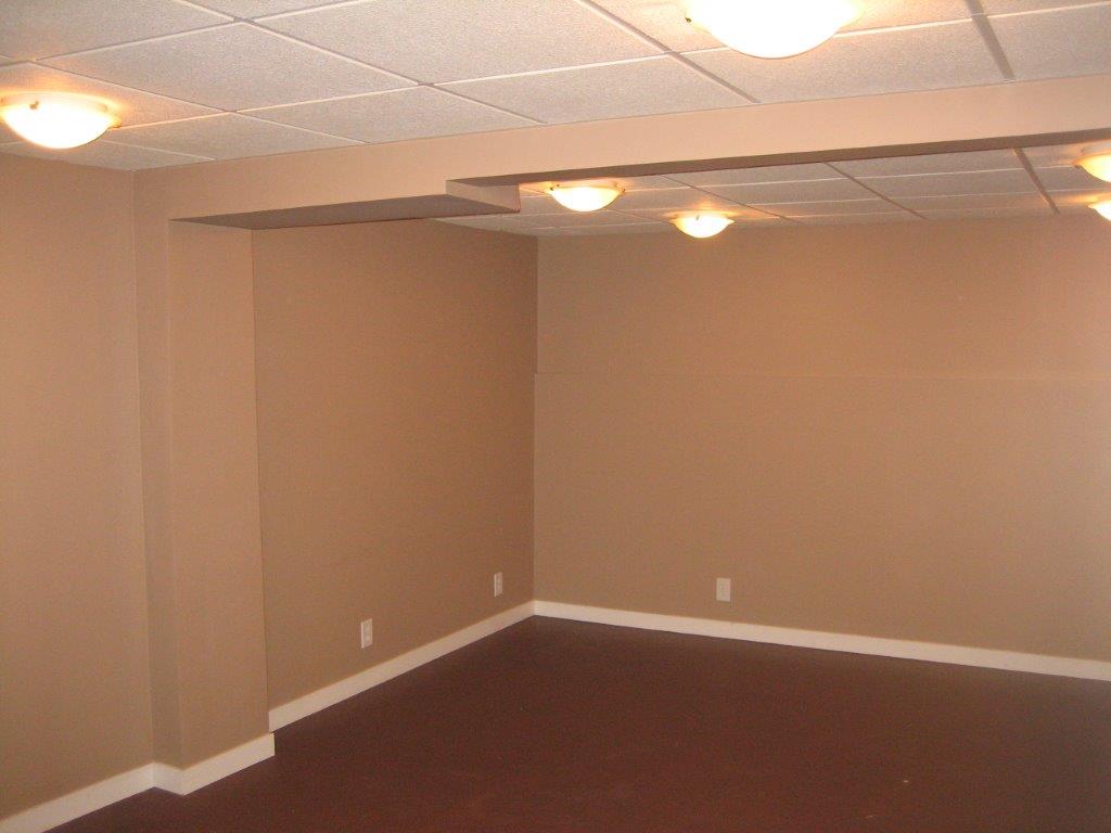 QUALITY 3-Bedroom Townhome ~ 1100 sqft ~ Rented NOW! - Thumbnail 78