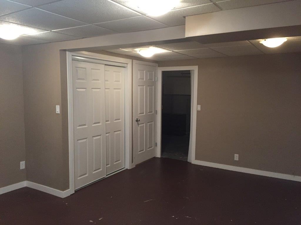 QUALITY 3-Bedroom Townhome ~ 1100 sqft ~ Rented NOW! - Thumbnail 53