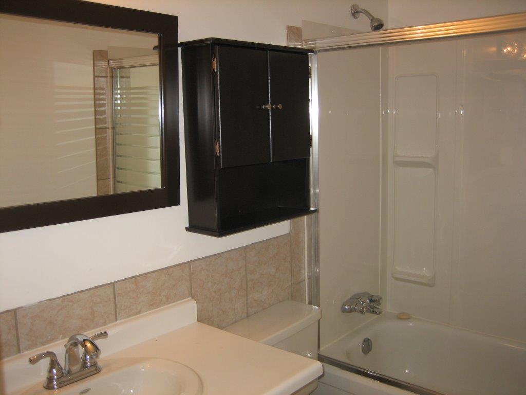 QUALITY 3-Bedroom Townhome ~ 1100 sqft ~ Rented NOW! - Thumbnail 68