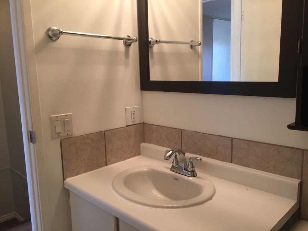 QUALITY 3-Bedroom Townhome ~ 1100 sqft ~ Rented NOW! - Thumbnail 69