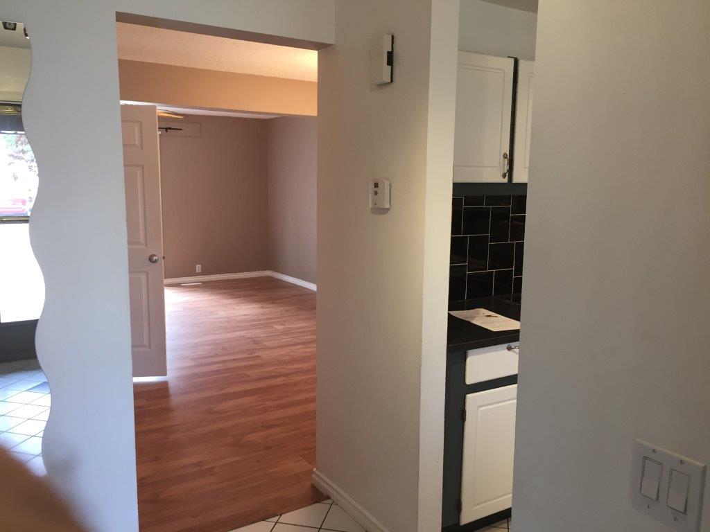 QUALITY 3-Bedroom Townhome ~ 1100 sqft ~ Rented NOW! - Thumbnail 14