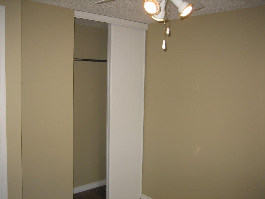QUALITY 3-Bedroom Townhome ~ 1100 sqft ~ Rented NOW! - Thumbnail 57