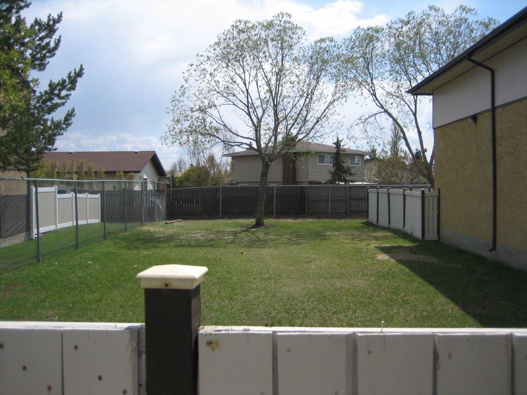 FRESH CLEAN Comfortable Townhome * 3-Bedrooms * 1.5 Bathrooms * Finished Basement - Thumbnail 45