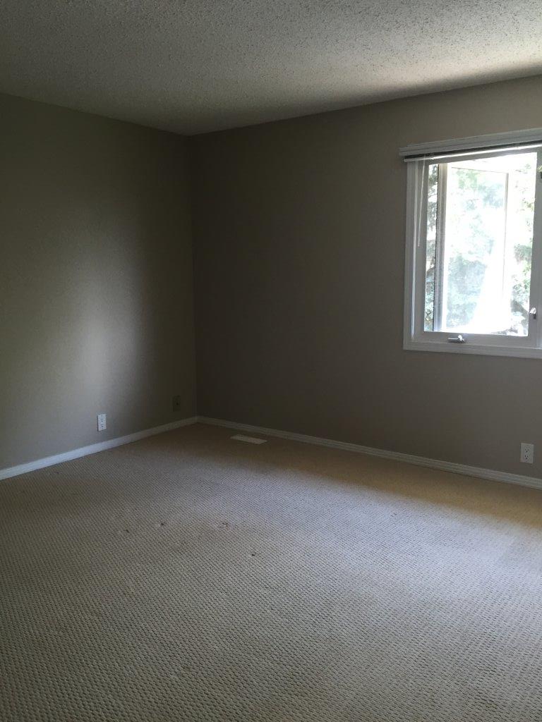 FRESH CLEAN Comfortable Townhome * 3-Bedrooms * 1.5 Bathrooms * Finished Basement - Thumbnail 23