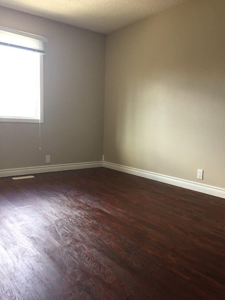 FRESH CLEAN Comfortable Townhome * 3-Bedrooms * 1.5 Bathrooms * Finished Basement - Thumbnail 15
