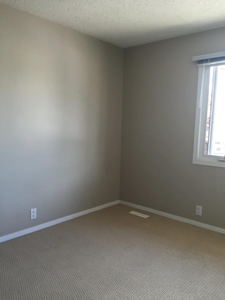 FRESH CLEAN Comfortable Townhome * 3-Bedrooms * 1.5 Bathrooms * Finished Basement - Thumbnail 16