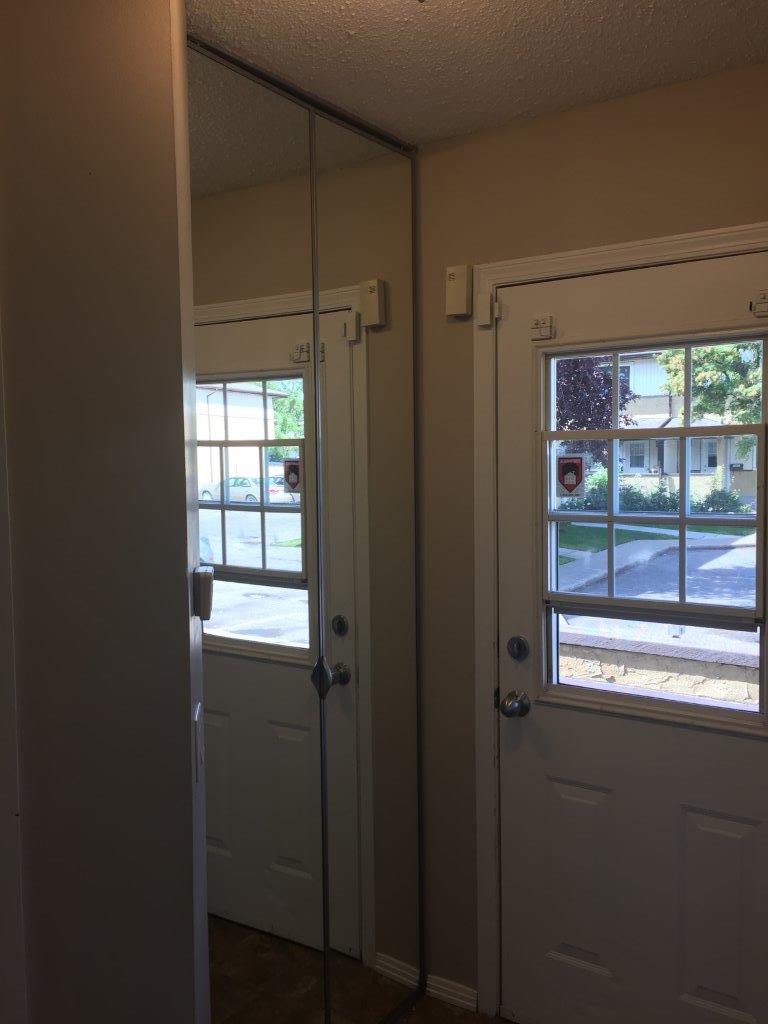 FRESH CLEAN Comfortable Townhome * 3-Bedrooms * 1.5 Bathrooms * Finished Basement - Thumbnail 8