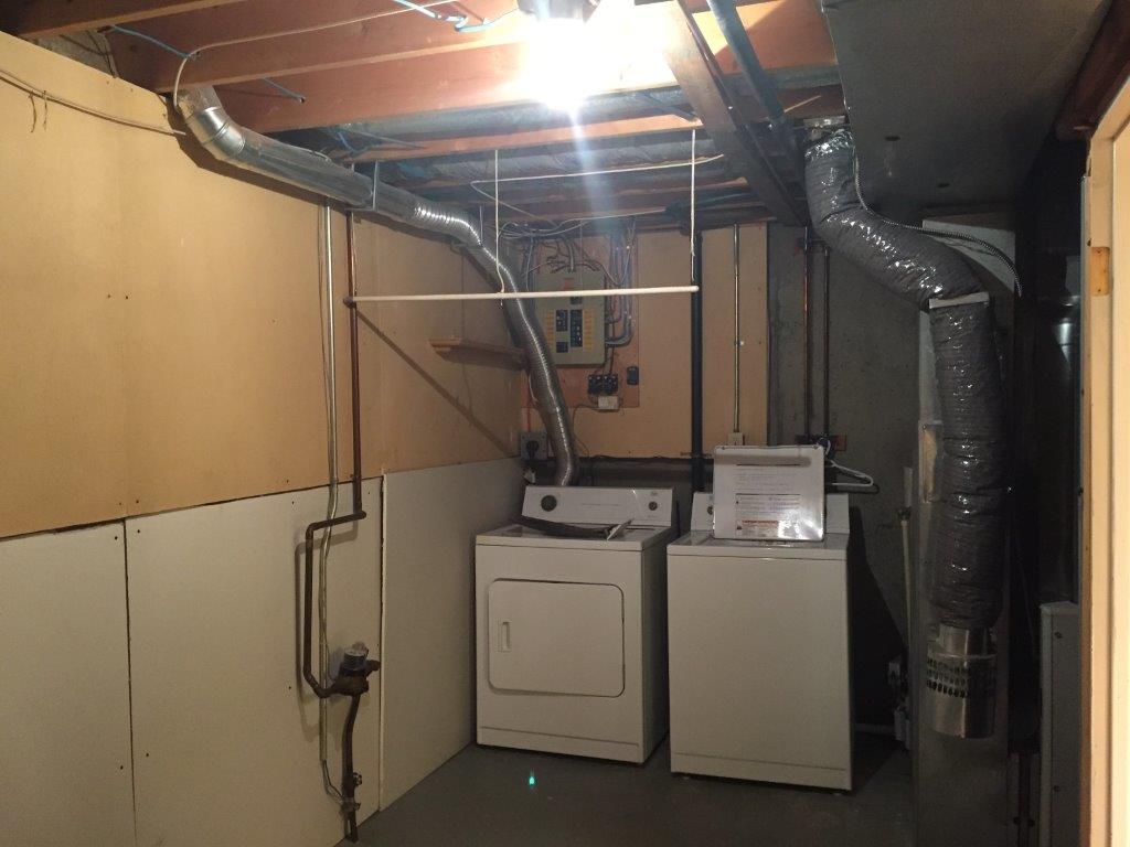 FRESH CLEAN Comfortable Townhome * 3-Bedrooms * 1.5 Bathrooms * Finished Basement - Thumbnail 33