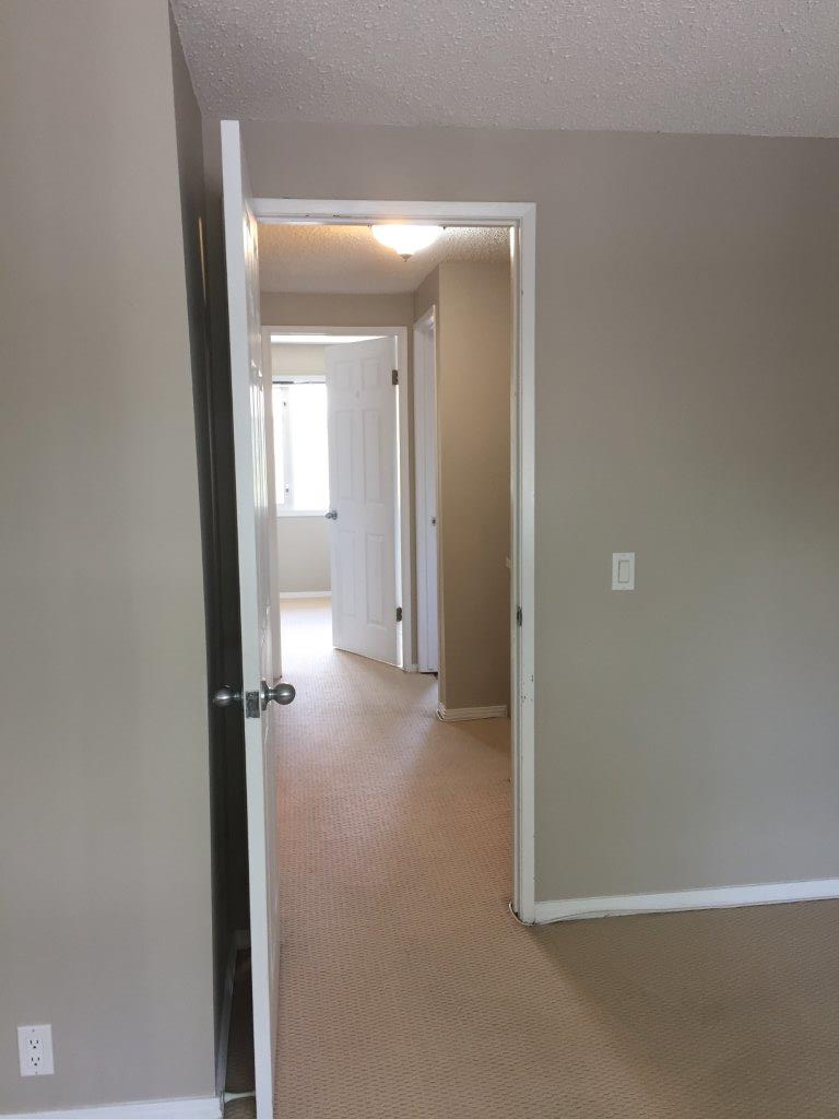 FRESH CLEAN Comfortable Townhome * 3-Bedrooms * 1.5 Bathrooms * Finished Basement - Image 1