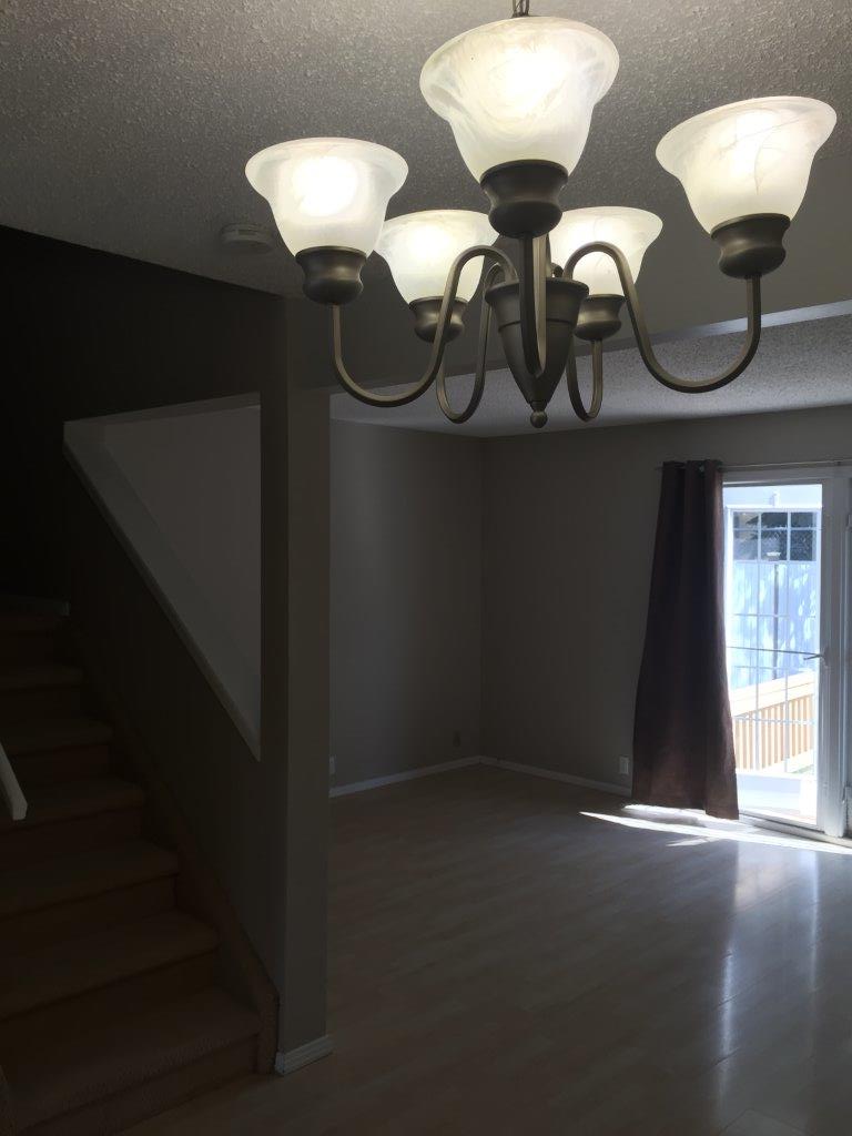 FRESH CLEAN Comfortable Townhome * 3-Bedrooms * 1.5 Bathrooms * Finished Basement - Thumbnail 2