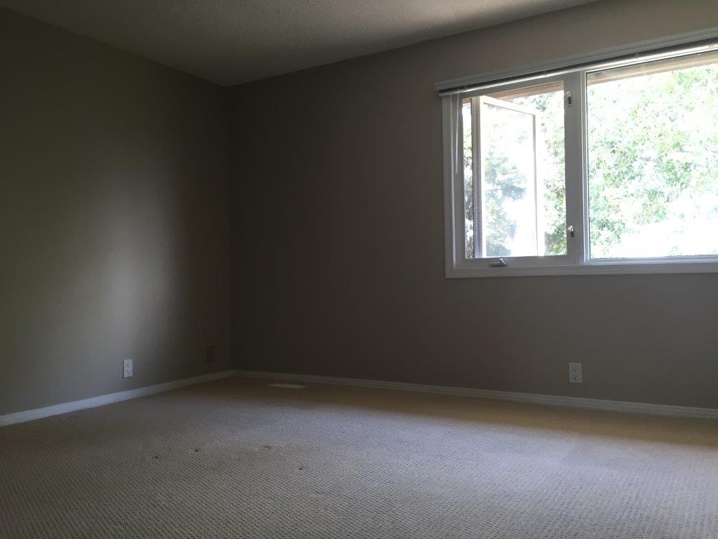 FRESH CLEAN Comfortable Townhome * 3-Bedrooms * 1.5 Bathrooms * Finished Basement - Thumbnail 18