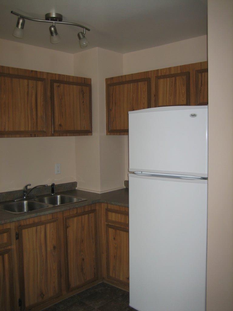 FRESH CLEAN Comfortable Townhome * 3-Bedrooms * 1.5 Bathrooms * Finished Basement - Thumbnail 14