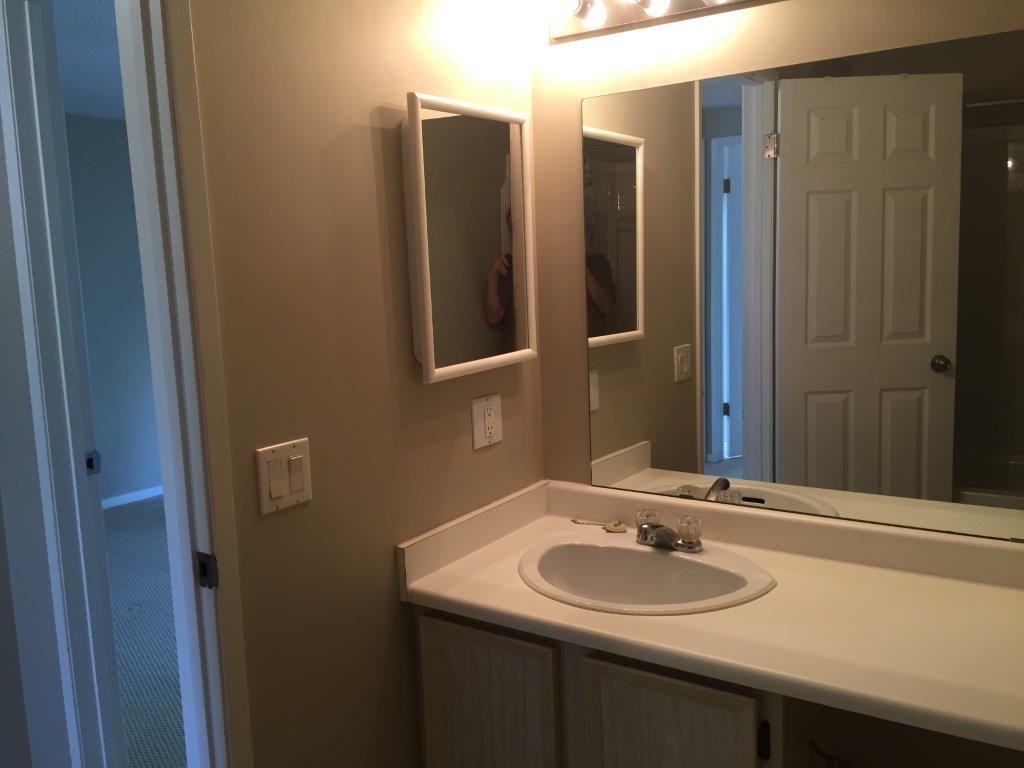 FRESH CLEAN Comfortable Townhome * 3-Bedrooms * 1.5 Bathrooms * Finished Basement - Thumbnail 26