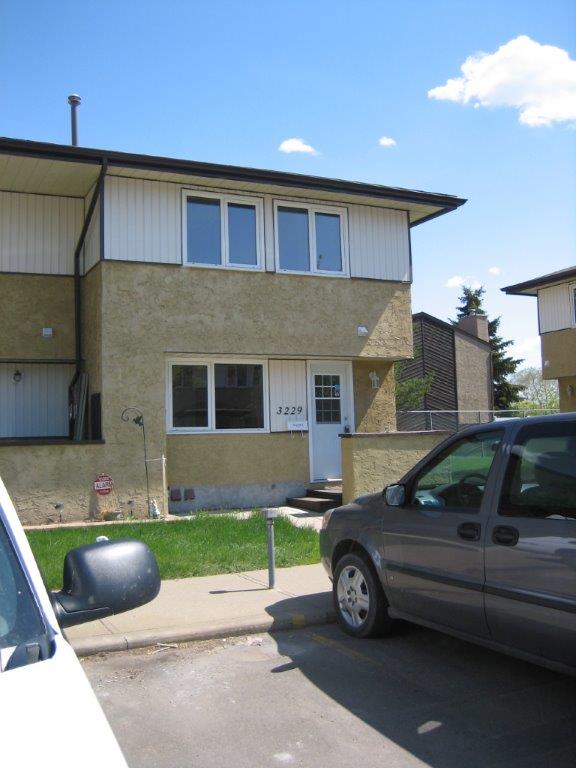 FRESH CLEAN Comfortable Townhome * 3-Bedrooms * 1.5 Bathrooms * Finished Basement - Thumbnail 39