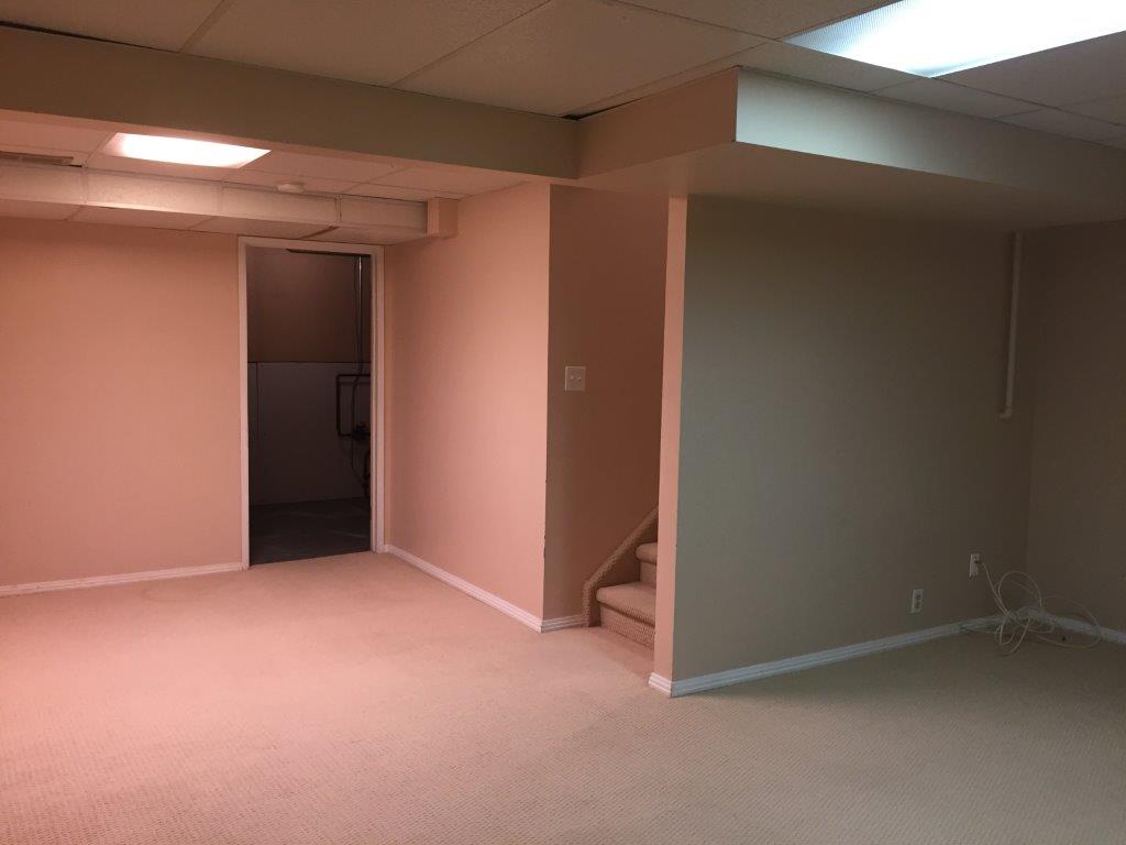 FRESH CLEAN Comfortable Townhome * 3-Bedrooms * 1.5 Bathrooms * Finished Basement - Thumbnail 9