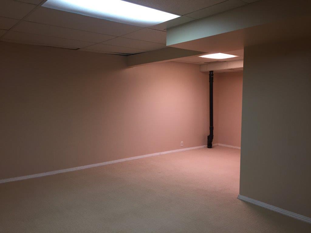 FRESH CLEAN Comfortable Townhome * 3-Bedrooms * 1.5 Bathrooms * Finished Basement - Thumbnail 10