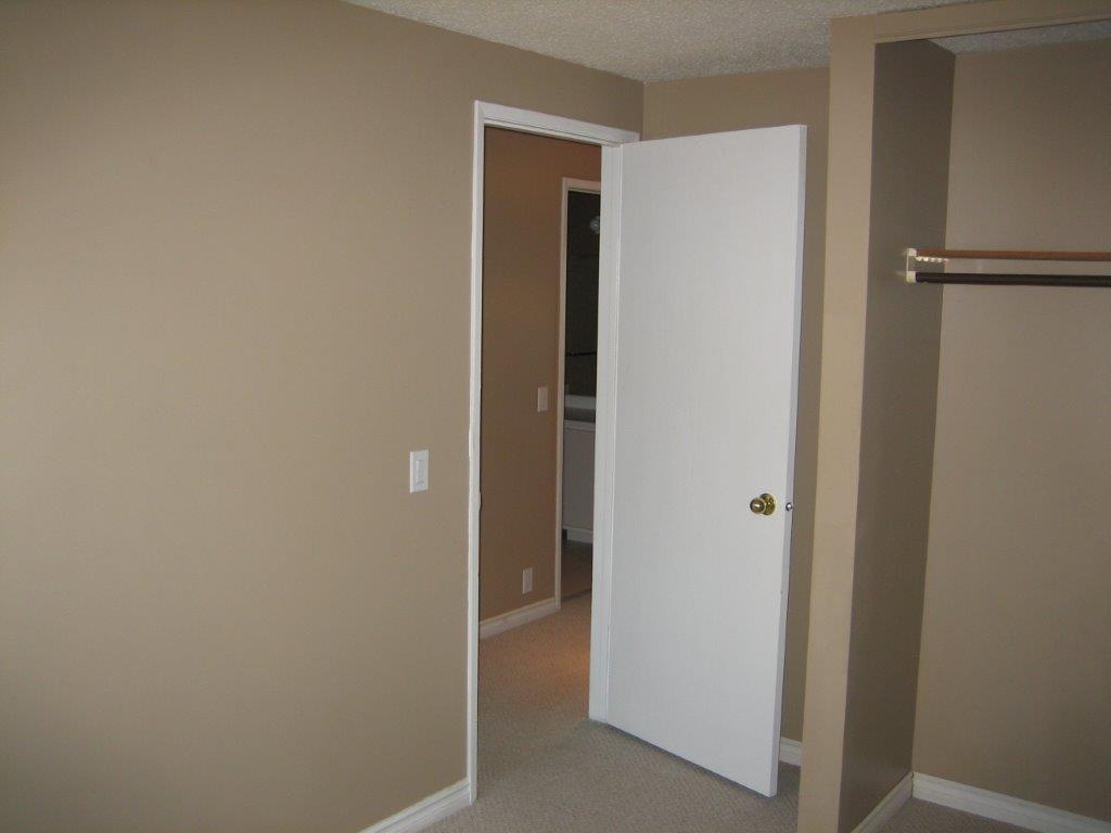 Fully-Renovated 3-Bedroom Family-Friendly Townhome + BONUS Basement Development! - Thumbnail 44